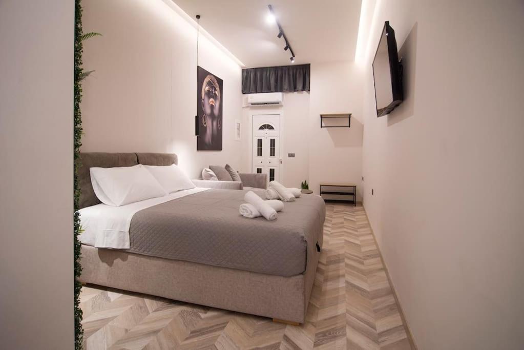 Joy'S Modern-Chic Home Каламата Экстерьер фото